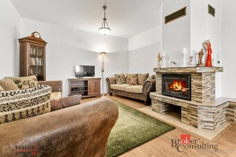 Priestranný 6 izbový rodinný dom s krásnym pozemkom v Dunaki - 19