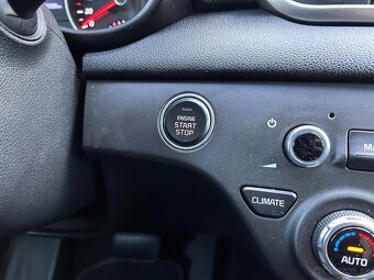 Kia SPORTAGE 1,6TGDi AT7 4x4 BLACK Editio + ŤAŽÉ - 19