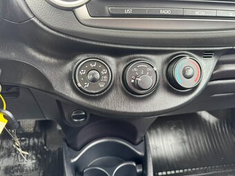Toyota Yaris 1.0 VVTI Benzin 2013 99.000 km nová STK a EK - 19