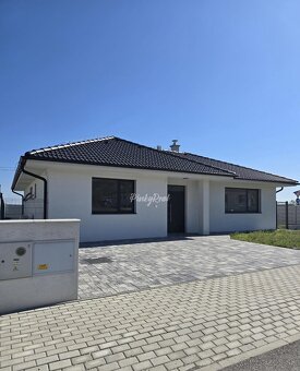 Pinky real – moderný bungalov č. 3 v Smoleniciach - 19