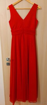 Krásne červené spoločenské šaty - 19