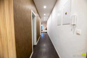 Štýlový 2-izbový byt na prenájom s lodžiou a parkovaním - 19
