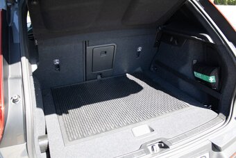 Volvo XC40 D4 Momentum (2018) - 19