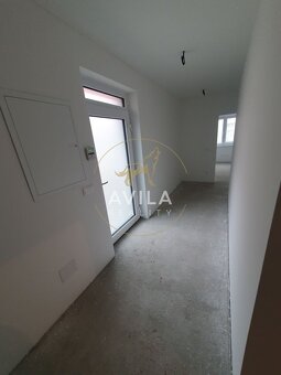REZERVOVANÝ: skolaudovaný 4 izbový rodinný dom (B) na pozemk - 19