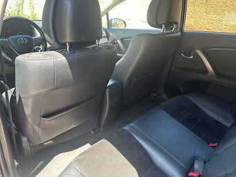 Toyota Avensis Combi 140 kW - 19