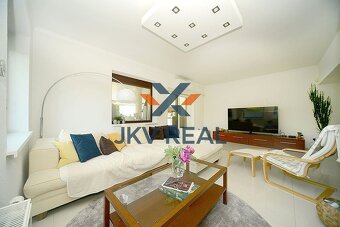 Rodinná oáza pokoja a luxusu – veľkorysý 6-izbový dom s altá - 19