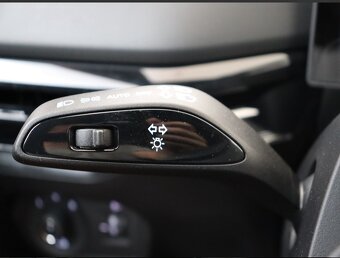 MG 4 LUXURY 64kwh - NOVÉ - MAX VÝBAVA - 19