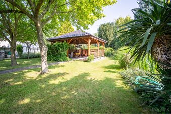 6 izbový rodinný dom 300 m2 so záhradou 1350 m2 Bernolákovo - 19