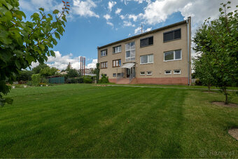 Dizajnový 3-izbový byt kompletne zariadený s garážou - 19