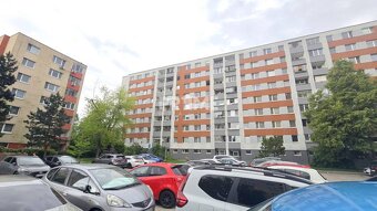 Slnečný 4i byt, nepriechodné izby, loggia, Hrobákova ul., Pe - 19