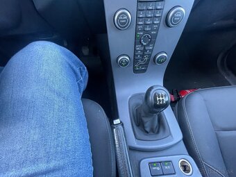 Predám Volvo V50 1,6 drive e 81kW r 2011 - 19