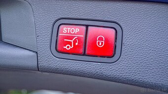 Mercedes-Benz C trieda Kombi 300 d A/T 4MATIC - 19