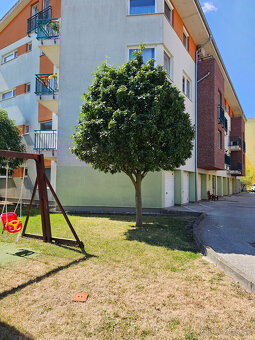 3i.byt v uzavret. areáli  s dvomi loggiami,park.státie,garáž - 19
