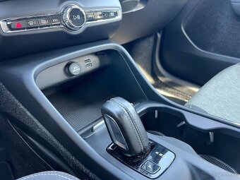 Volvo XC40 D3 Momentum A/T -- 2020 - - 19