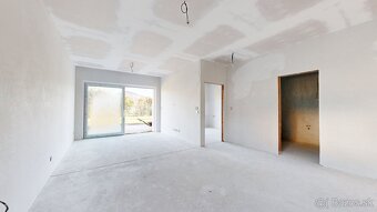 Na predaj 4-izbová bytová jednotka s vlastným pozemkom v obc - 19