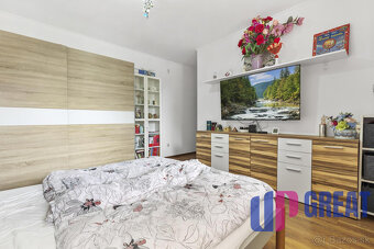 NA PREDAJ Exkluzívny 4-izbový rodinný dom s dvojgarážou, krb - 19