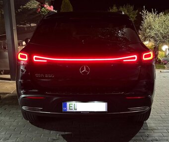 MERCEDES- BENZ EQA  250 s výkonom 140 kW (190 k) len 91000km - 19