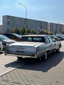 SVADOBNÉ AUTO - Cadillac Fleetwood 1979 - 19
