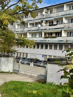 CENTRUM - veľký tehlový 3i byt, 85m2, loggia, garáž - 19