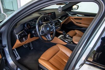BMW Rad 5 M550i xDrive A/T - 19