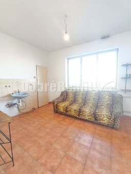 Priestranný ,slnečný rodinný dom v pôvodnom stave , vhodný n - 19