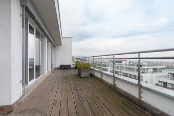 LUXUSNÝ 4 IZB BYT (Penthouse) s TERASOU s VÝHĽADOM na MESTO - 19