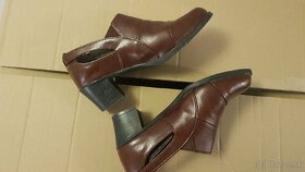 Adidas 35, Nike 36/37, 38, topanky 36 a 2x lodicky 37 - 19