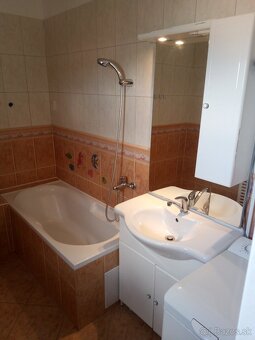 Rodinný dom v Žakovciach - dve bytové jednotky - 19