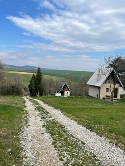 Na predaj murovaná chatka v obci Podolie s výhľadom - 19
