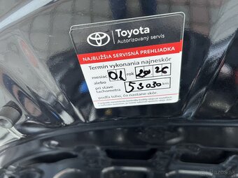 Toyota Corolla sedan 1.8 Hybrid e-CVT Comfort Tech Style - 19
