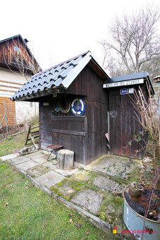 Na predaj záhradná chatka v retro štýle s upravenou záhradou - 19