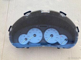 Budík/ prístrojový panel - 19