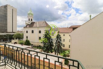 DVA VEĽKÉ BALKÓNY, TEHLA, VÝŤAH Veľký, slnečný, priestranný - 19