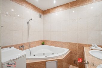 Slnečný a priestranný 3-izbový byt v tichej časti Klokočiny - 19