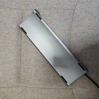 Rôzne USB-C huby, prezentačné zariadenia a príslušenstvo - 19