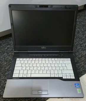 Notebooky 7ks Dell(5x),Fujitsu(2x), - 19