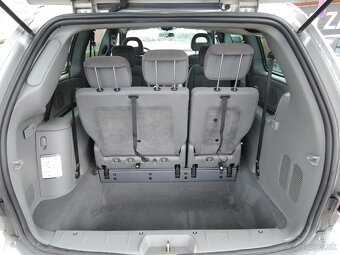 Chrysler Grand Voyager 2,8 CRD Aut. Stow´N Go 7míst 2004 - 19