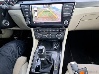 Škoda Superb Combi 2.0 TDI Style DSG 110kw,alcantara,kessy - 19