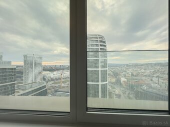 Prenájom 3 izbového bytu SKY PARK 81 m2, 2x parking - 19