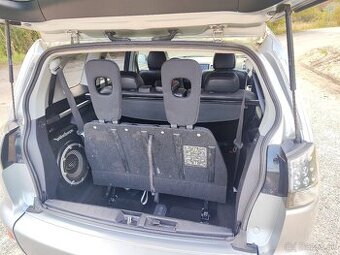 Mitsubishi Outlander 2.0 DI-D, 7 miest, 4x4 - 19