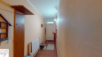 Zrekonštruovaný radový rodinný dom s veľkou záhradou v centr - 19