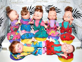 Retro zberateľské malé škeriaci sa bábiky,partia nezbedníkov - 19