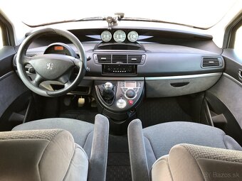 Peugeot 807 2.0 HDi (100 kW) Family, 7 miest, manuál, diesel - 19