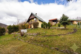 REZERVOVANÉ - Na predaj očarujúca  rekonštruovaná  chata v B - 19