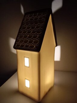 Keramický Led domček vysoký 22x10,5x8 cm - 19