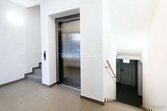 PREDAJ: Nadštandardný, zariadený 4 izbový byt v exkluzívnej  - 19