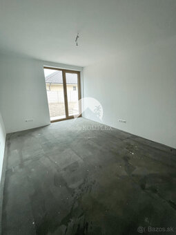 Reality KOMPLEX s.r.o. Vám ponúka luxusný rodinný dom v prém - 19