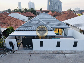 Moderná 5 izbová vila s bazénom v Thajsku-Pattaya - 19