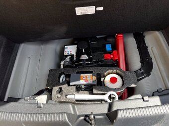 Jaguar XE 2.0 I4D 180k Prestige AT - 19