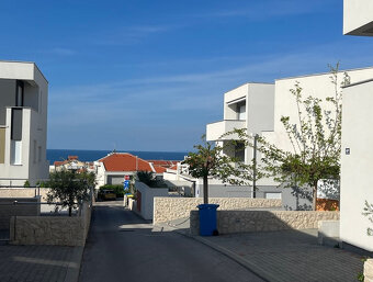 Chorvatsko-luxusný zariadený 4 izbový apartmán na Pagu - 19